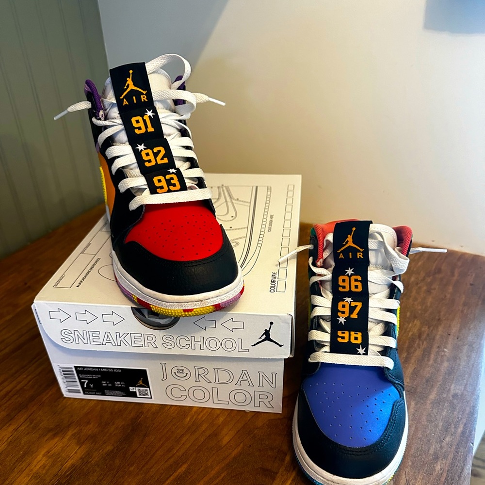 Jordan 1 mid SS (six championships)